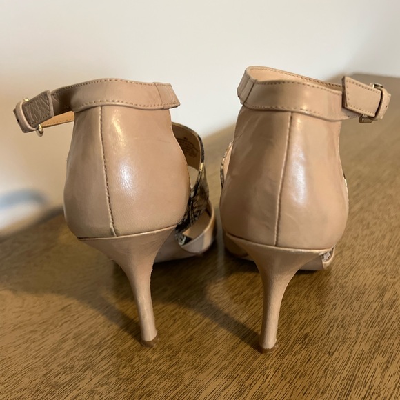 Nine West Nude & Snakeskin Strap Pump Heels - EUC - Size 8 - Picture 2 of 6